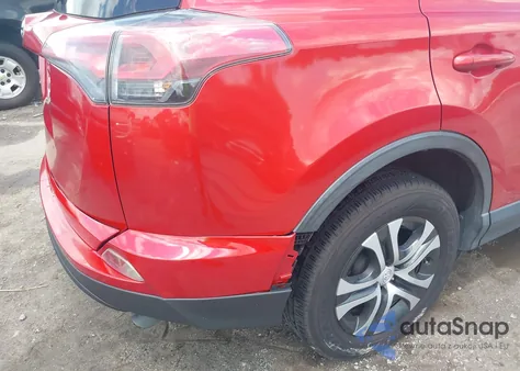 2017 Toyota Rav4 Le z USA, uszkodzony, nr VIN JTMZFREV7HJ115991